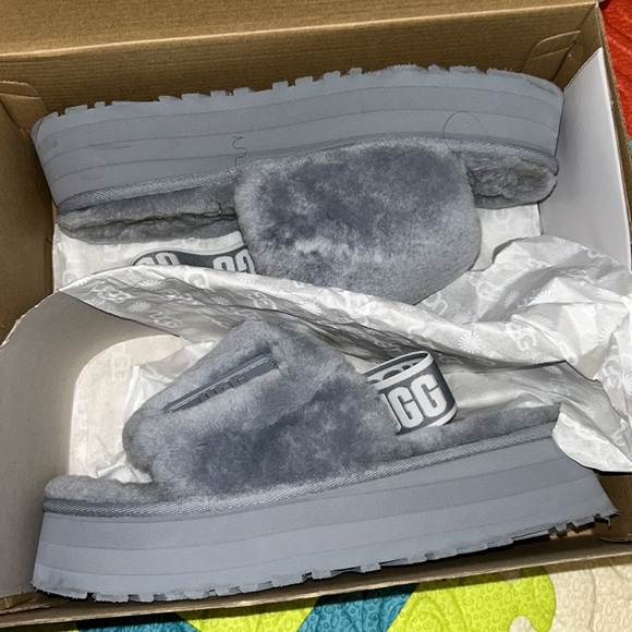 UGG Slides - Picture 4 of 4